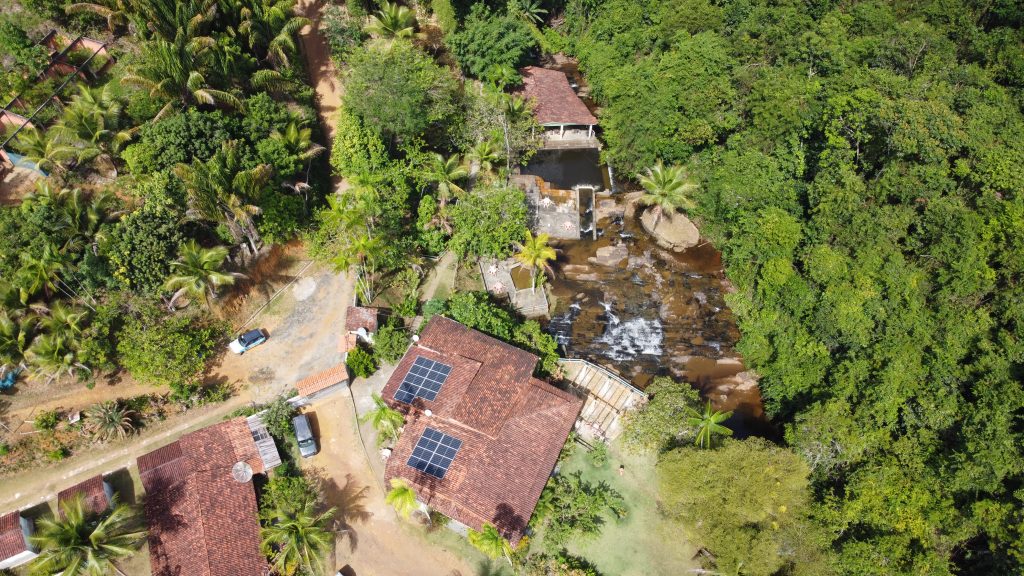 Instalação de energia solar residencial em área rural, feita pela Macrosol Instalação de energia solar residencial com painéis fotovoltaicos – Macrosol