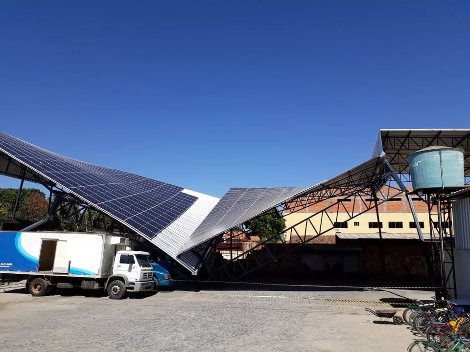 instalação placas solares cairam problema dor de cabeça